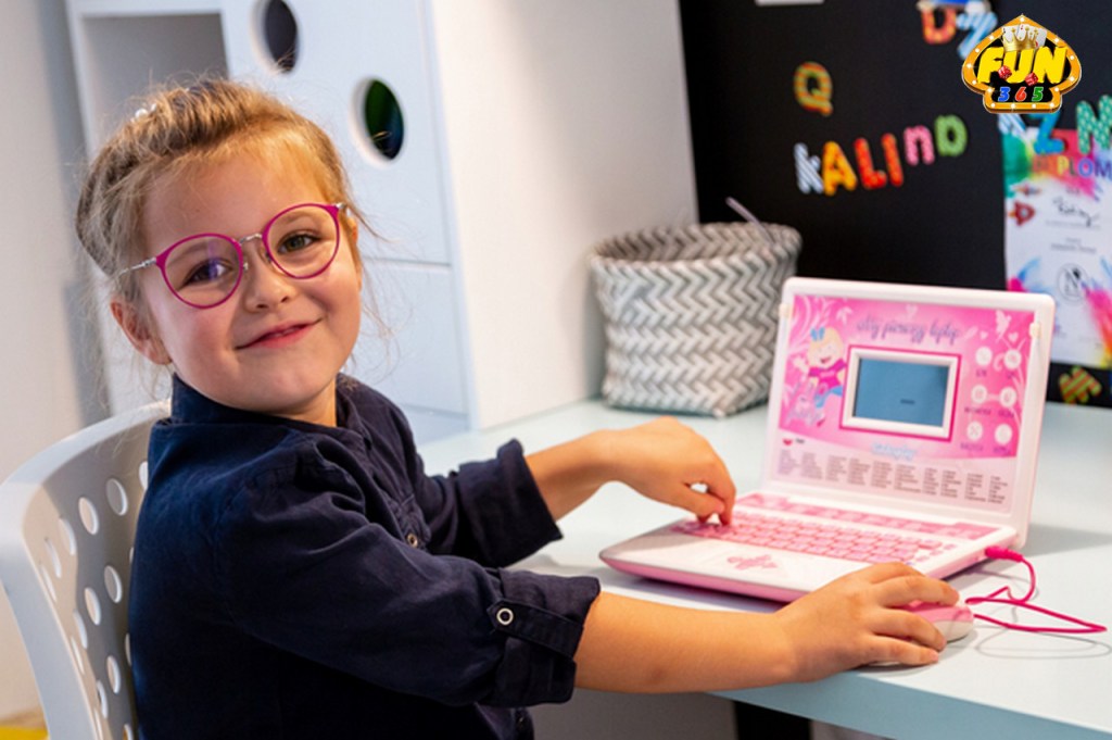 Chơi game đánh bài giúp phát triển não bộ trẻ nhỏ